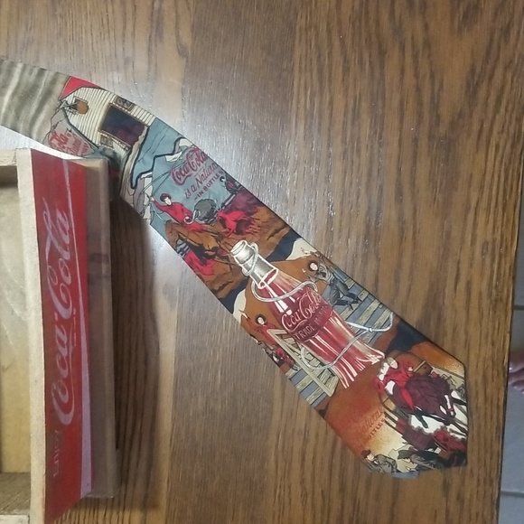 Vintage Coca Cola necktie with wooden Coca cola box. - Picture 7 of 7
